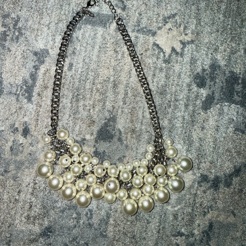Elegant Pearl Cluster Necklace